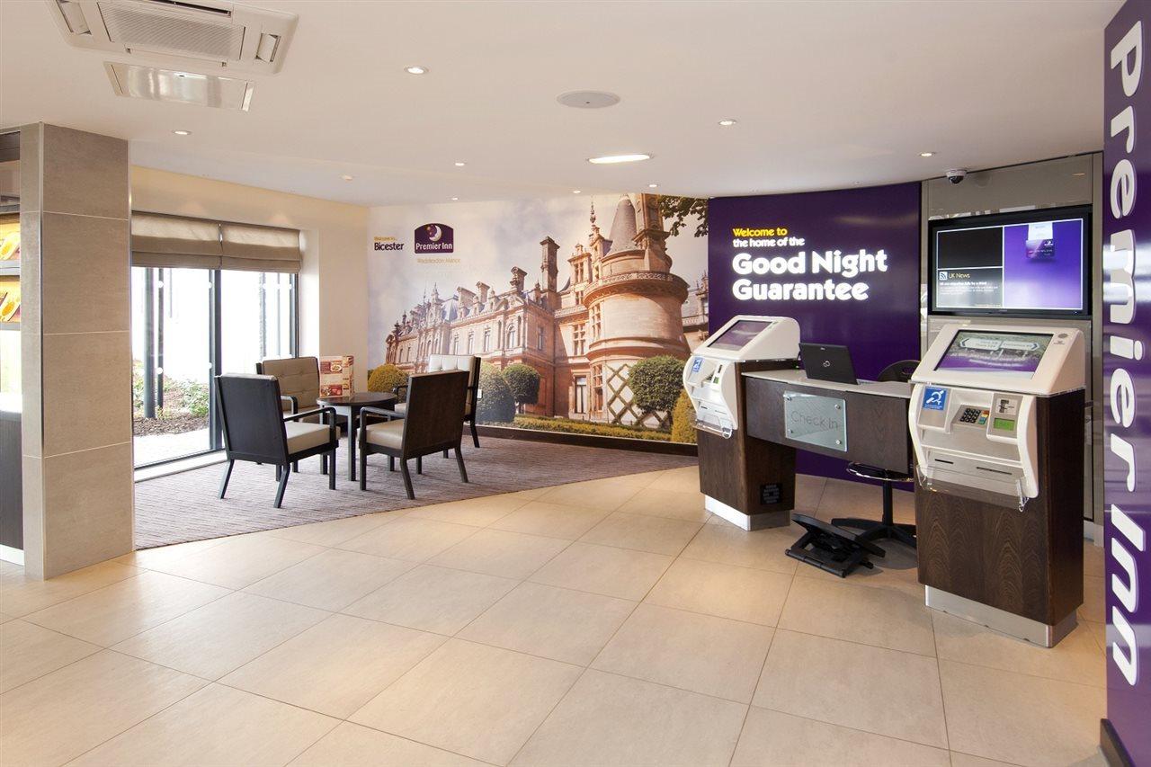 Premier Inn Bicester Exterior photo