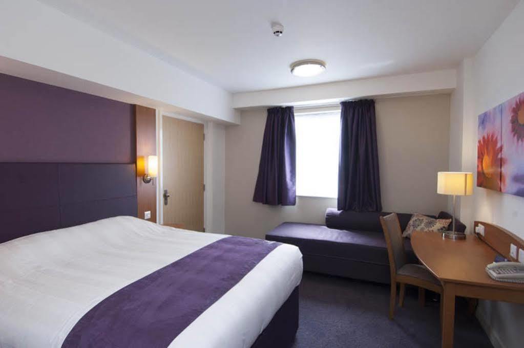Premier Inn Bicester Exterior photo