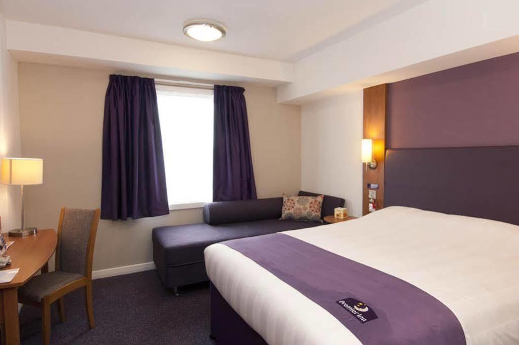 Premier Inn Bicester Exterior photo