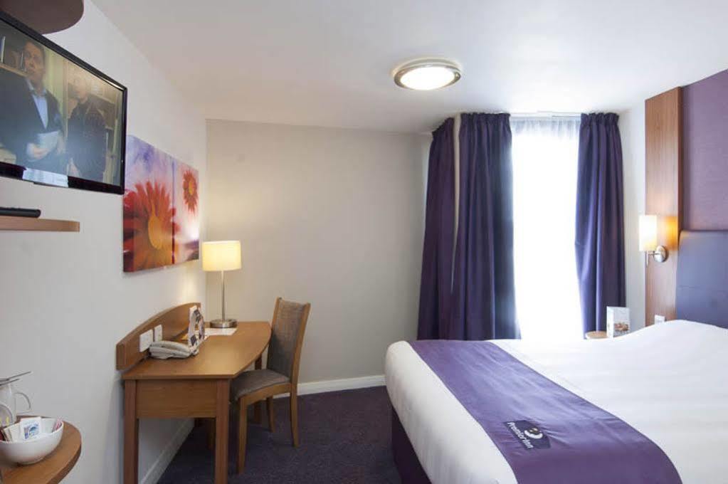 Premier Inn Bicester Exterior photo
